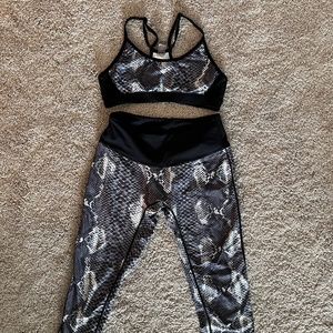 Women's Snakeskin Workout Outfit 2 Pieces Seamless Yoga Leggings with Sports Bra